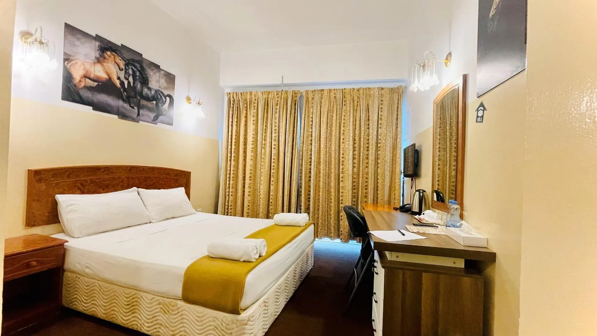 Queens Hotel Dubai Emirati Arabi Uniti