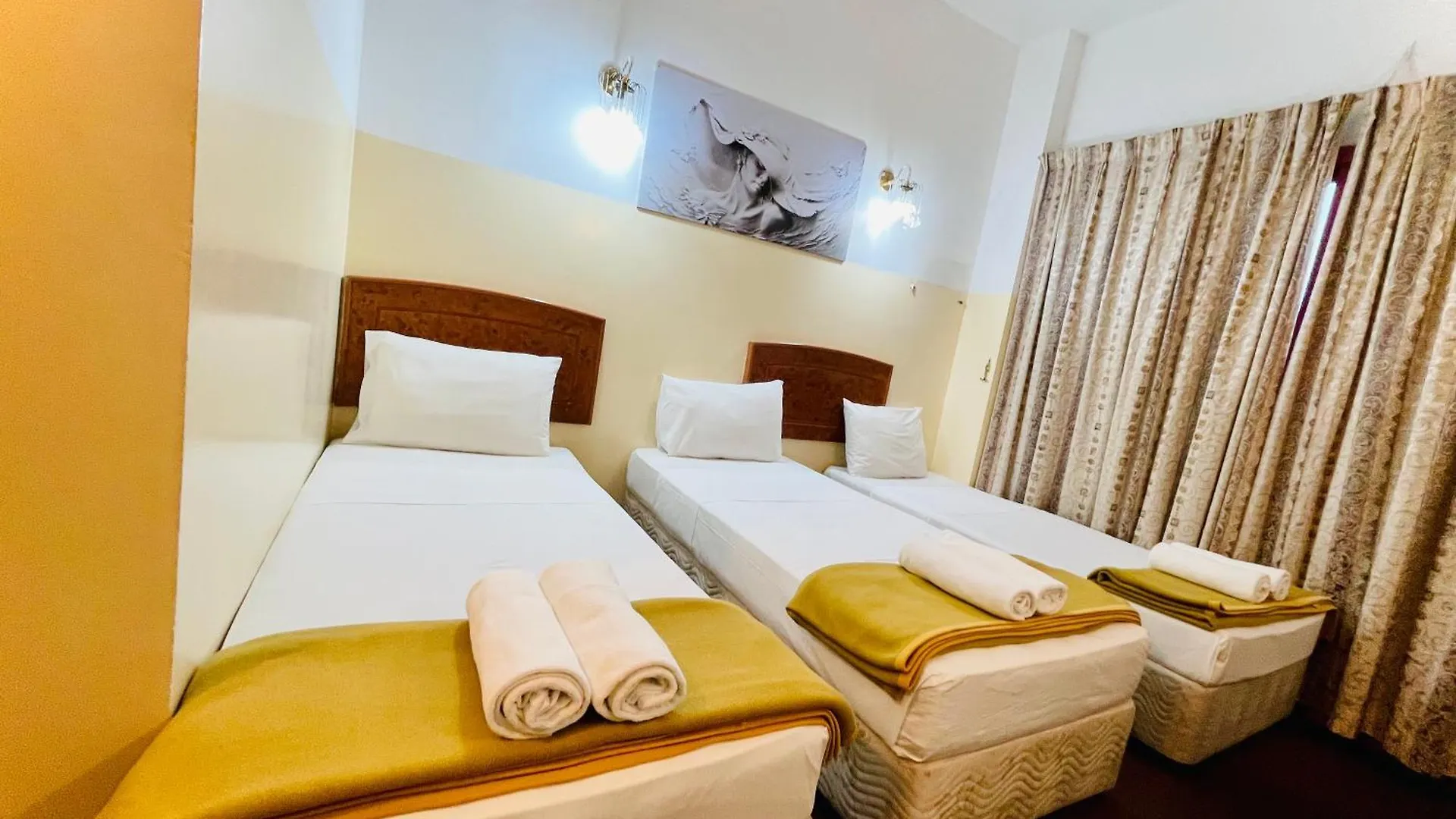 Queens Hotel Dubai 2*,  Emirati Arabi Uniti